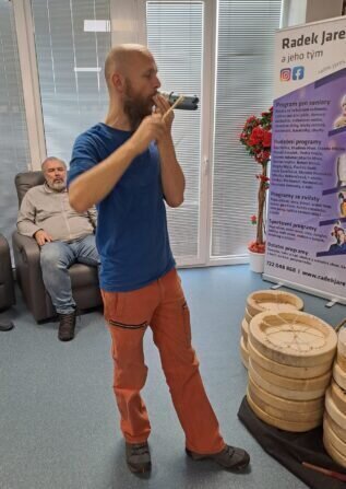 1a25b03e-f7f7-44f1-94af-73e7781bb3ee