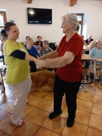 426353631_359100653605140_1993209360176963878_n