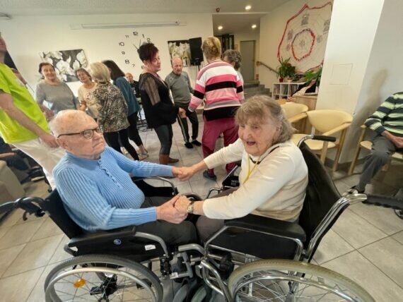 419245220_385656657510662_3623891752744932529_n