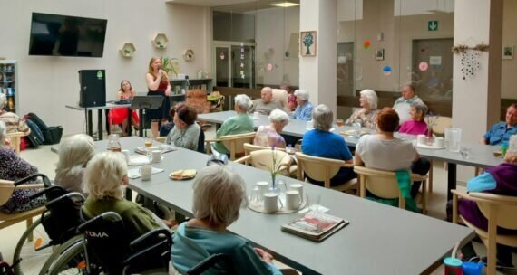 33D29F98-34B0-4736-A849-2686D3527BB9