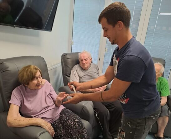 911a6df1-329c-4a3b-8659-7bbf10a40970