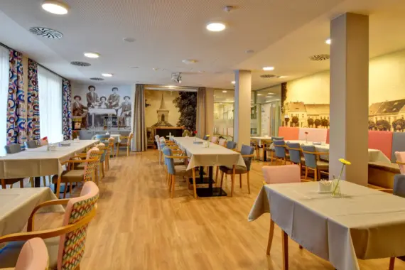 06_Foto-jidelna-s-kapli-1536x1024