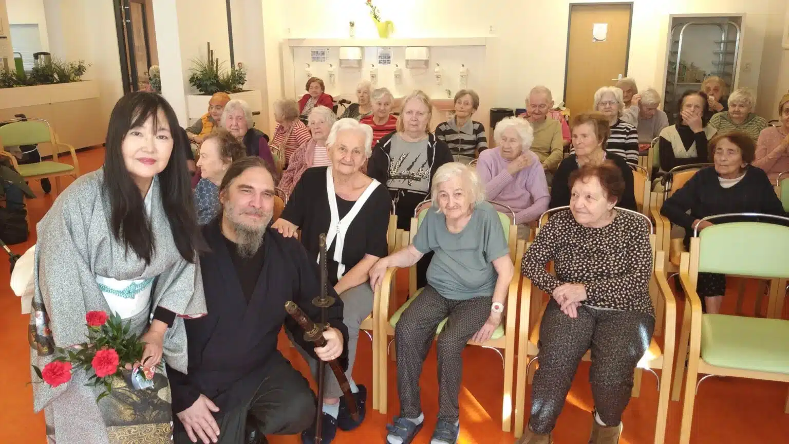 Vystoupení na klavír a ukázka bojového umění