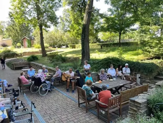 2022 08 dopoledne s kytarou (5)