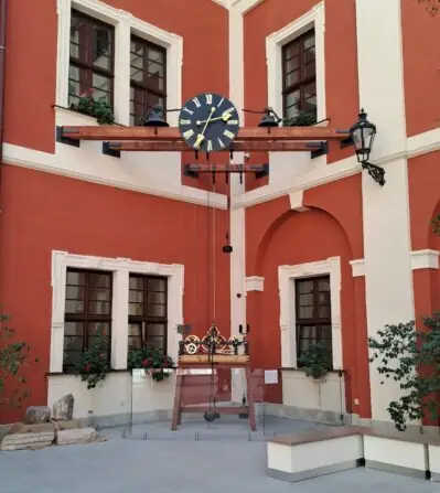 076583e8-5a06-4abd-84d2-fb770fd75f9e