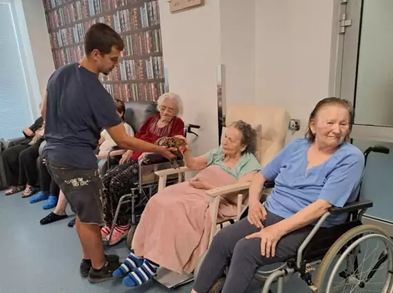 2f330684-71b6-4a17-9d61-5ca2ecef5476