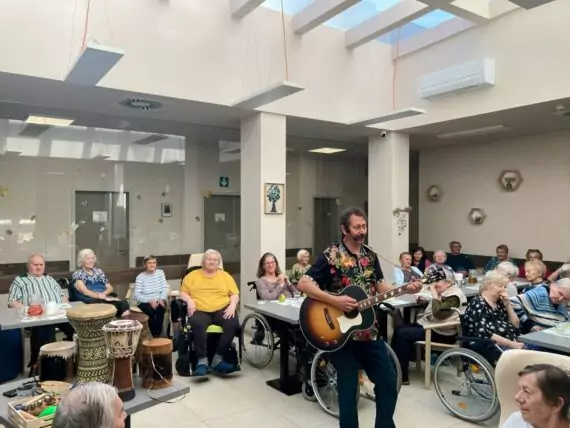 409C6D35-95FC-4EB1-80EC-9B055399D243