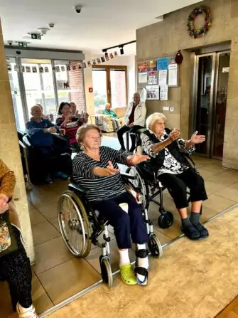 4CC4729A-8F44-493A-AA5E-75BDF819C2E3