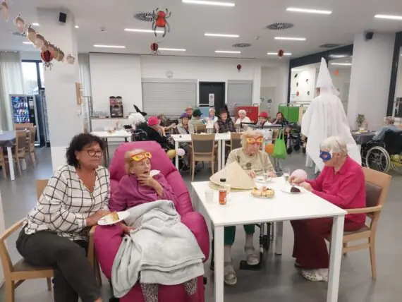 Halloween a oslavy narozenin v SeniorCentru Liberec