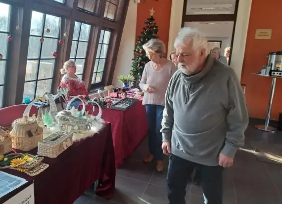 53f878a6-53e2-442e-83a4-6142052f7a24