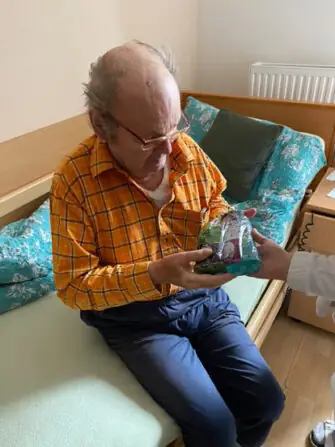 F5180FA4-65D8-405C-BE61-9AAA01F22F4B