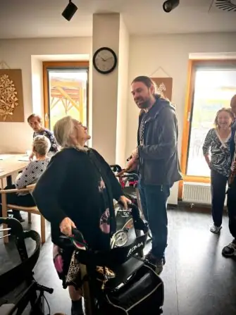 37b06caf-14c2-4cd0-b193-42c4eaec0a57