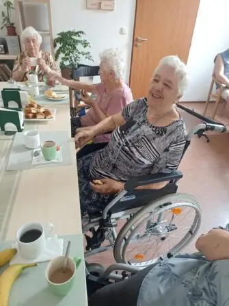 4E185509-45A1-41D5-ACD7-F25A94C51009