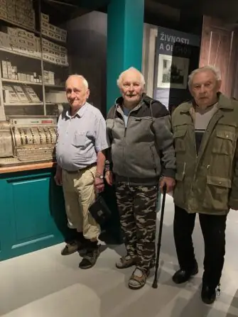 D8921FEA-422B-4F1D-8216-BFF64F823BF7