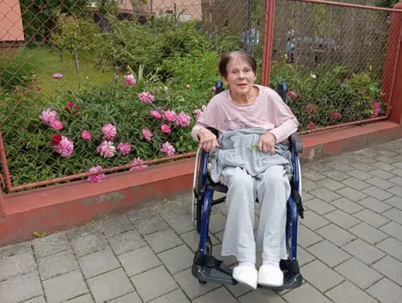 ee490ba8-8c10-4a41-b440-2e1c8a4cf357