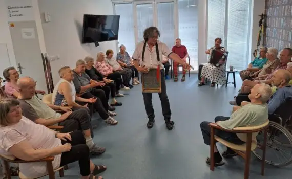 076e61d5-661d-46fa-a553-618f940c7a37