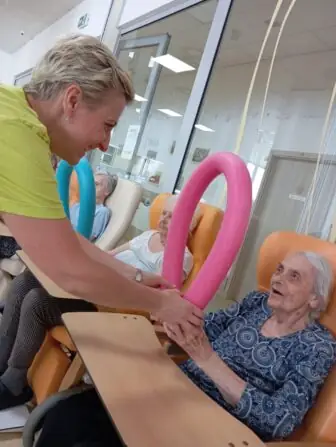 43213752-100b-44e0-84ee-e005af6a15ca