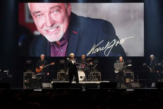 plzen-karel-gott-koncert-galavecer-hvezd-13_denik-galerie-800@2x