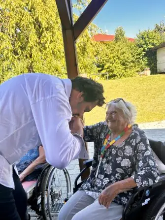 2e5fbcb4-ffce-406d-a552-30fa8254f06d