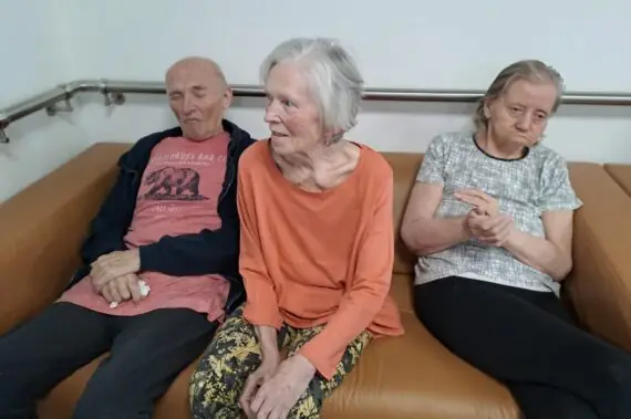 5ba8327d-4e78-4818-aa8f-065c0f38e806