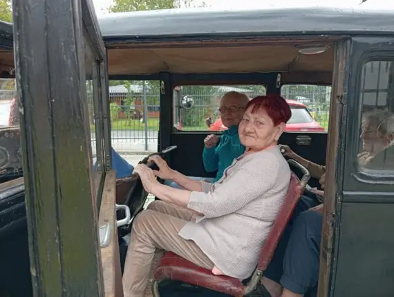 8b31b058-a2f7-408d-b778-210d2685713f