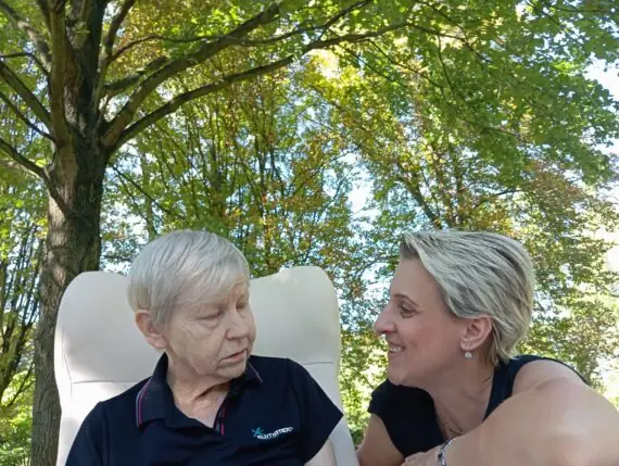 8b49995d-f373-4664-bc40-e2c3c10df64e