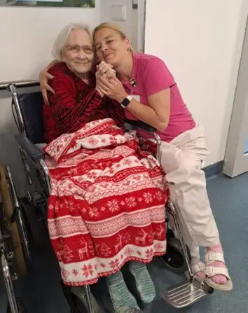 e6273262-96f7-4518-b842-df56e70796c0