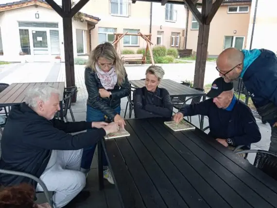 f06ce384-03b3-456f-8377-4cff318143f2