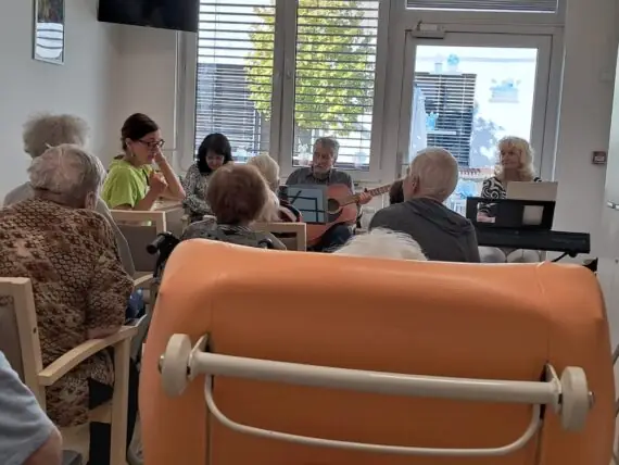 376b4810-4c98-4a83-9eb0-0064d66565a9