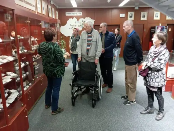 6ab85d69-7dfd-419b-87a9-ebf400afabfb