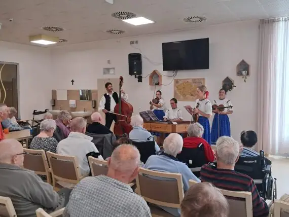 8c6c676b-9e1f-464d-a30c-a99cf1d69d10