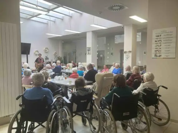 b9983df2-2f9f-4648-9107-6fcce456a5e1