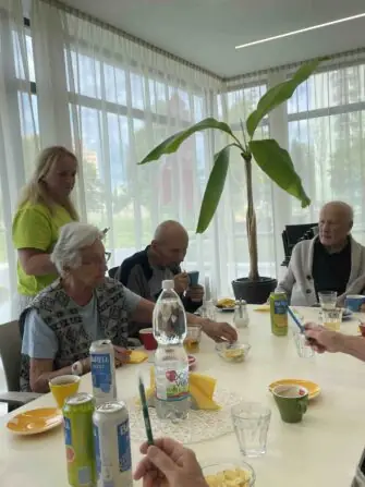 e5da2e44-eeb0-4dea-8db0-e4462d69d0a6