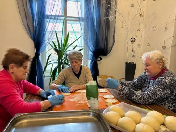 e898246a-65d4-4b9b-b963-cc67cc225eef