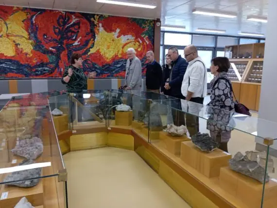 eeff6f33-3d31-4645-8eb3-ff50c3f392fd