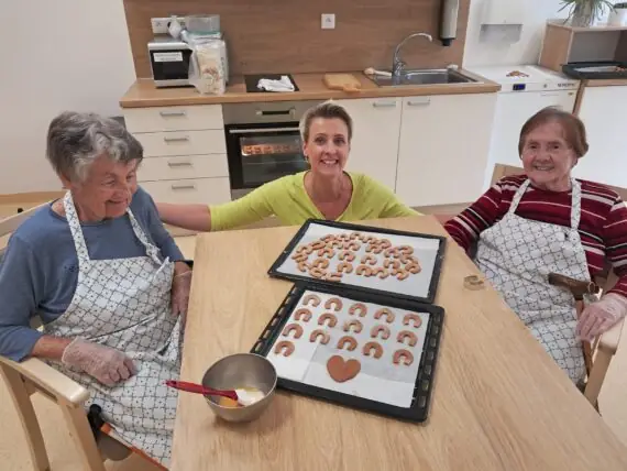 f9585208-8b92-42a0-86c6-c754a2bc1993