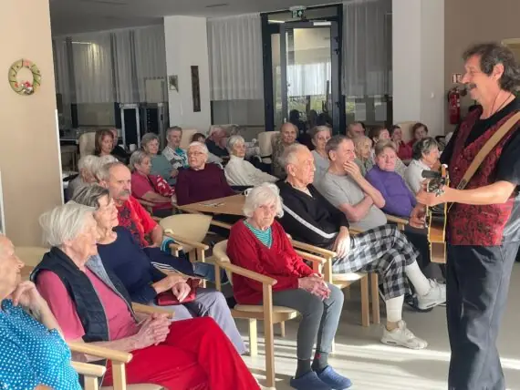 motion_photo_3399278977915889917