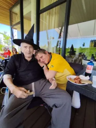 785ec569-4231-4d6f-9520-6586c467b24a-1153x1536