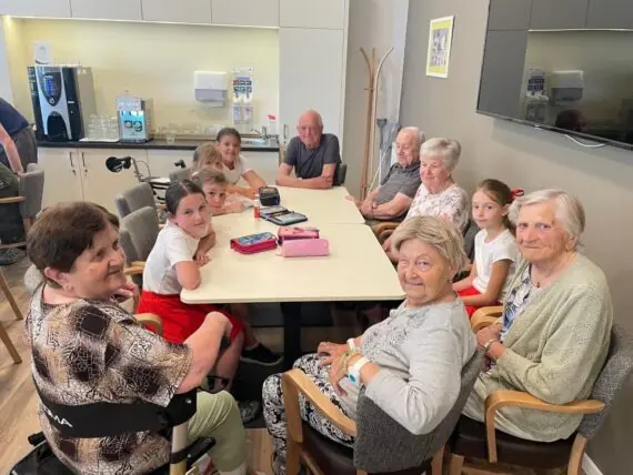 Návštěvy žáčků základní školy v SeniorCentru Telč