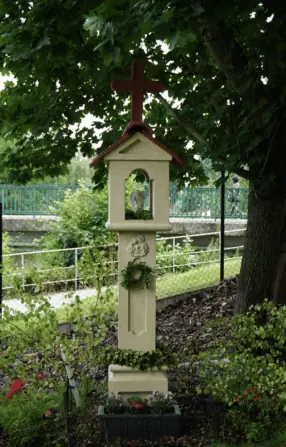 Biskup Tomáš Holub požehnal kapličce.