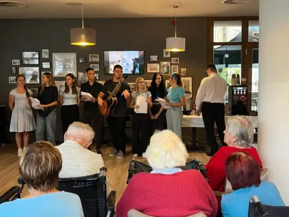 SeniorCentrum-Kolin-Zahradni-slavnost-6-1536x1152