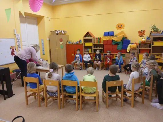 čtecí babičky - Mš Sluníčko (7)