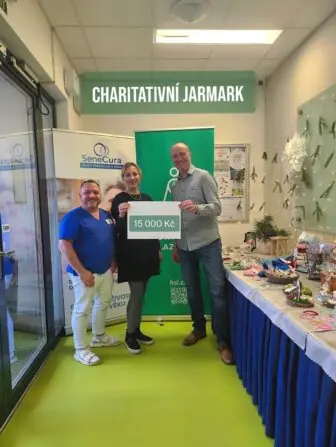 Vánoční jarmark v SeniorCentru Plzeň pomohl Hospici svatého Lazara