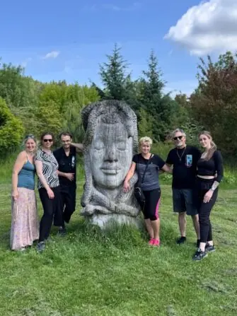 nalevo-3-aktivizacni-2-rehabilitacni-a-mezi-nimi-pecovatel-1152x1536