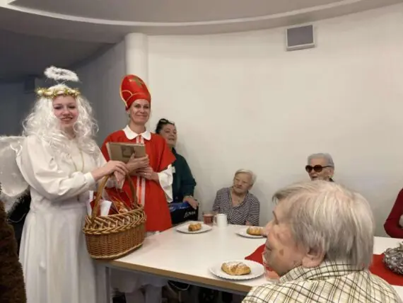 received_1434183671653039