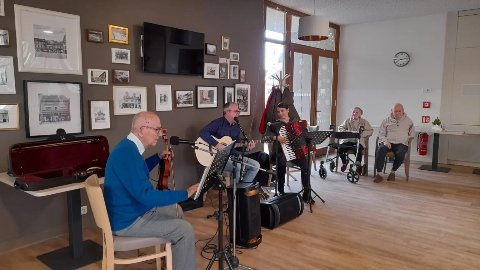 Chvíle s hudbou v SeniorCentru Kolín
