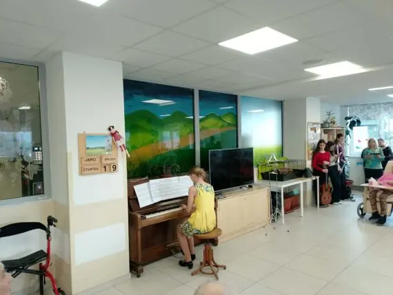 dcdf6a78-23e4-4f49-b6e6-edb65d3974cc