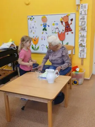 Čtecí babičky (4)