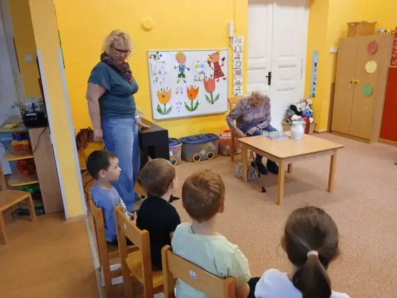 Čtecí babičky (7)